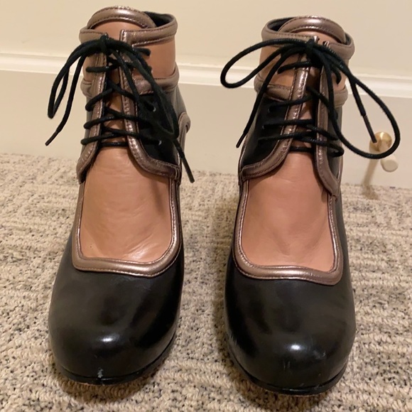 DKNY Boot 2 tone - Picture 1 of 6